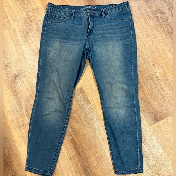 Universal Thread Denim - Universal Thread Women’s Skinny Jeans - Medium Wash- Size 16
